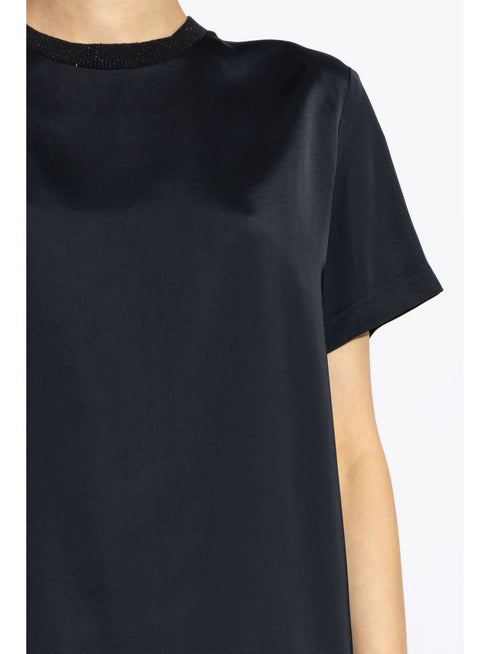 camiseta con cuello decorativo